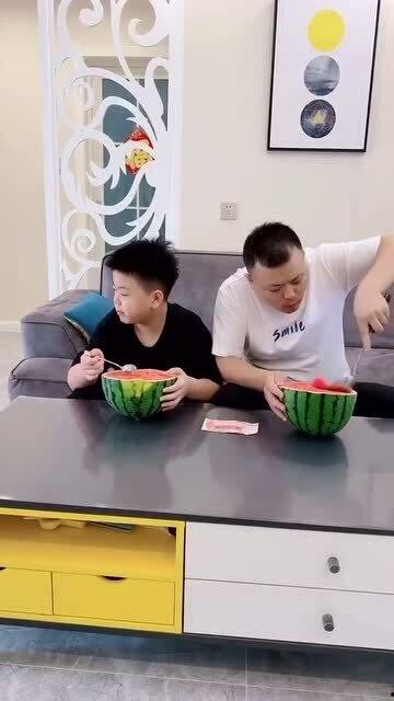 吃瓜父亲和儿子