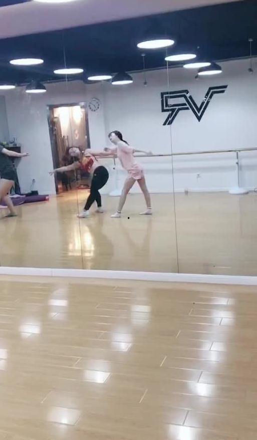 打架吃瓜跳舞视频,打架、吃瓜、跳舞的激情瞬间