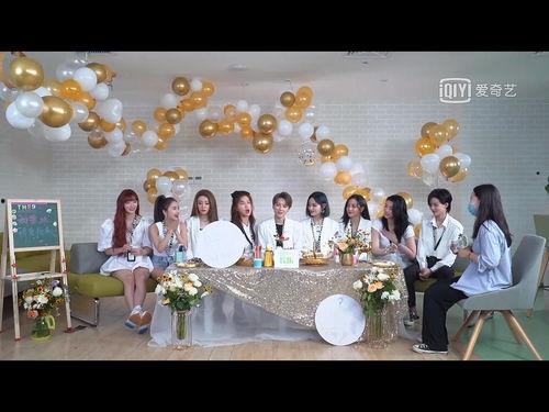 夜晚寝室吃瓜,寝室里的瓜香四溢