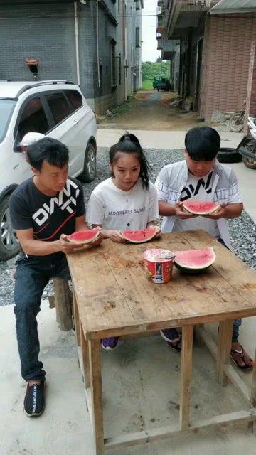 爆笑吃瓜比赛,谁才是终极“笑果王”