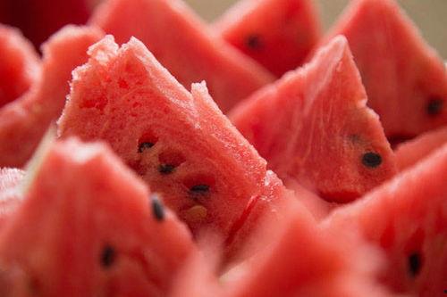 夜晚被强迫吃瓜,一场被迫的味蕾冒险