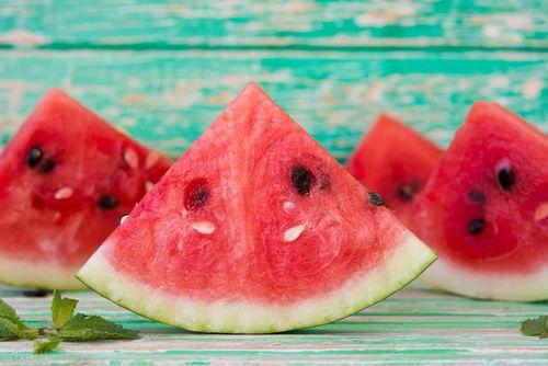 吃瓜花文案,网络舆论场中的娱乐与真相