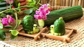 小乌龟吃瓜图片高清,高清画面展现夏日悠闲时光