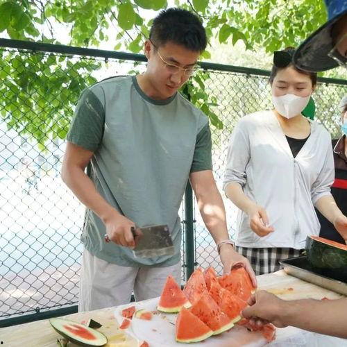 西安职高吃瓜,校园生活里的热点瞬间